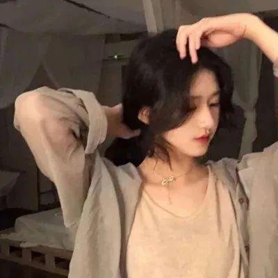 死后才知歌坛天后暗恋我十年