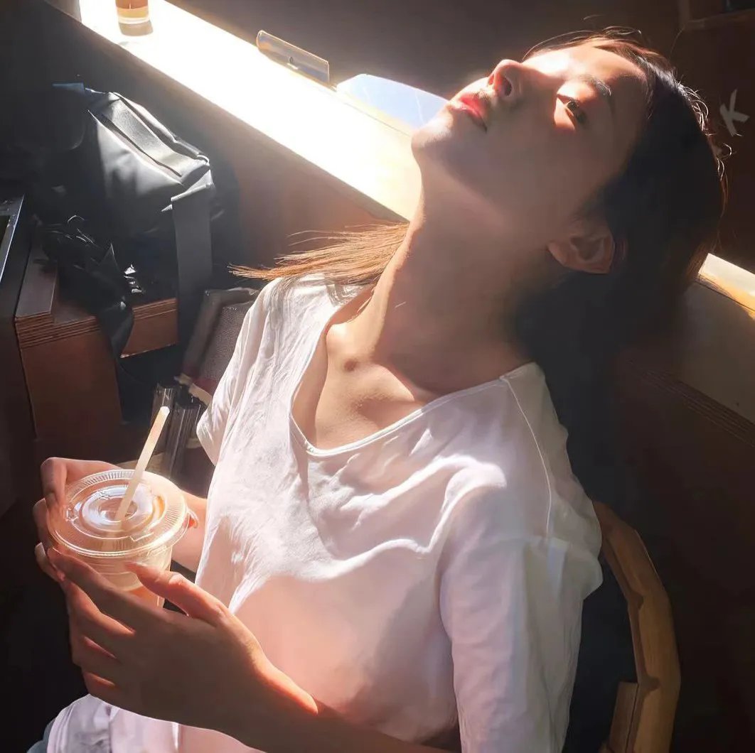 一人独钓一江秋